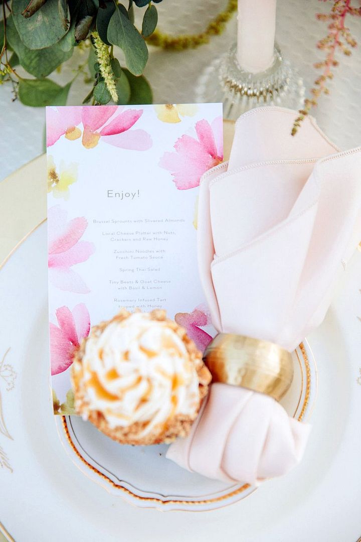 Styled Shoot: Sweet and Dreamy in Pink and Gold - www.theperfectpalette.com - Stephanie Sunderland Photography