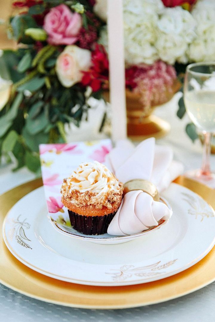 Styled Shoot: Sweet and Dreamy in Pink and Gold - www.theperfectpalette.com - Stephanie Sunderland Photography