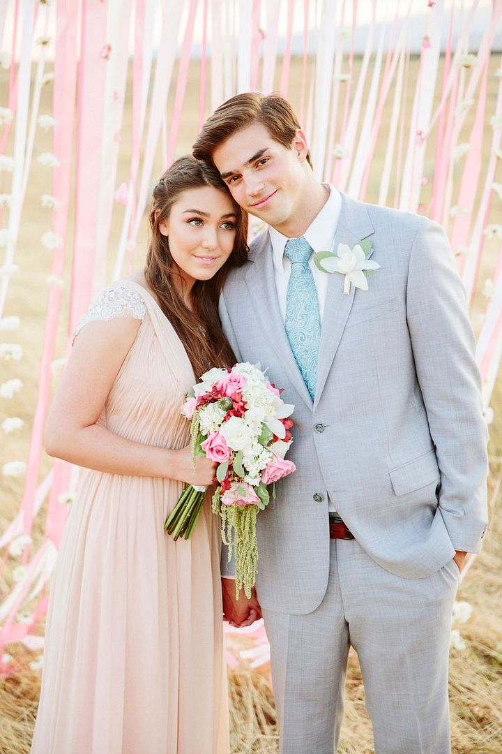 Styled Shoot: Sweet and Dreamy in Pink and Gold - www.theperfectpalette.com - Stephanie Sunderland Photography