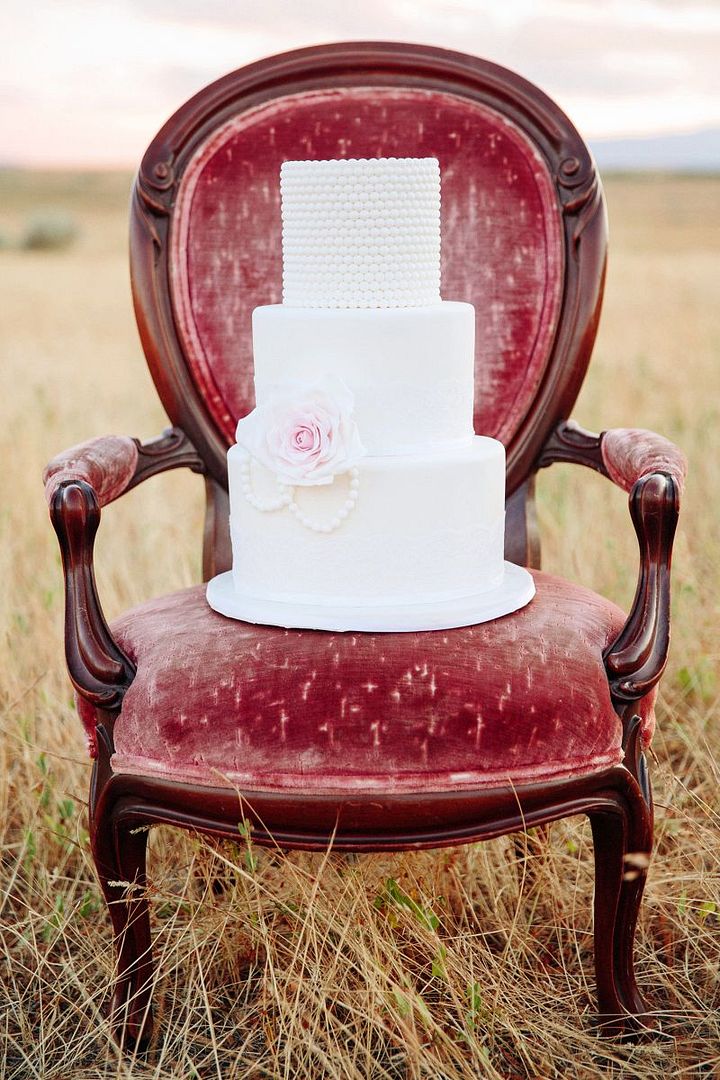 Styled Shoot: Sweet and Dreamy in Pink and Gold - www.theperfectpalette.com - Stephanie Sunderland Photography