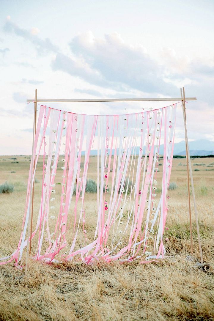 Styled Shoot: Sweet and Dreamy in Pink and Gold - www.theperfectpalette.com - Stephanie Sunderland Photography