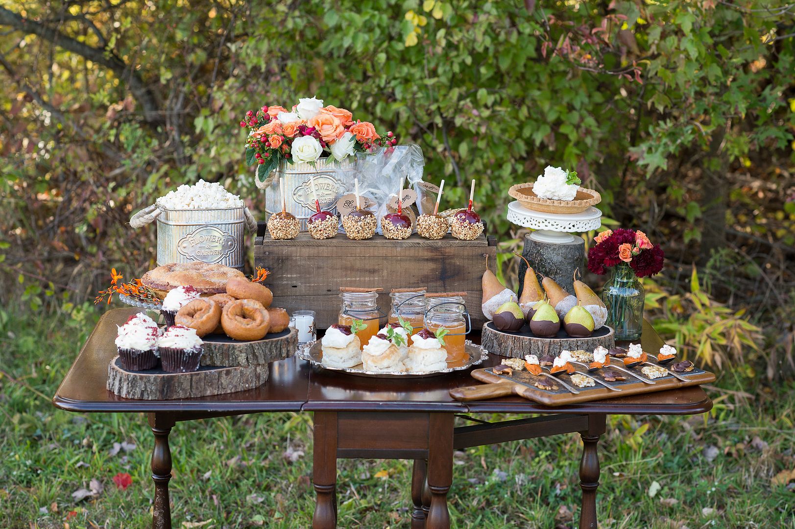 Fall in New England - www.theperfectpalette.com - Antonio Rocha Photography, Styled by One Fine Day, Desserts by Blonde On the Run