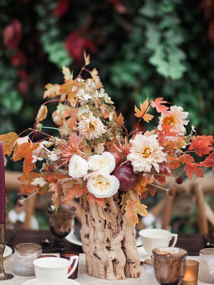 A Thanksgiving Tablescape Styled with Rich Warm Tones - www.theperfectpalette.com - Leslie Dawn Events + Megan Robinson Photography