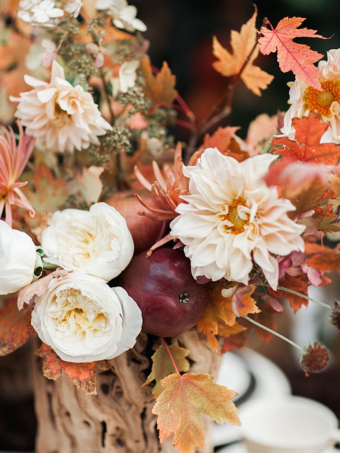 A Thanksgiving Tablescape Styled with Rich Warm Tones - www.theperfectpalette.com - Leslie Dawn Events + Megan Robinson Photography