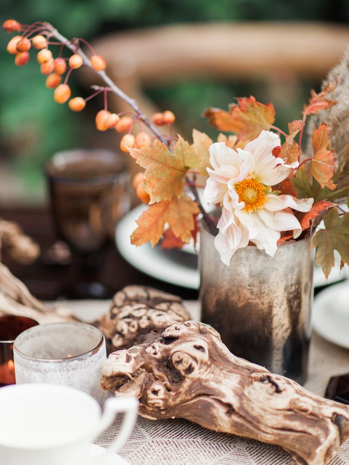 A Thanksgiving Tablescape Styled with Rich Warm Tones - www.theperfectpalette.com - Leslie Dawn Events + Megan Robinson Photography