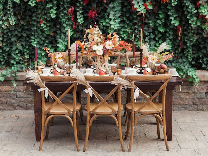 A Thanksgiving Tablescape Styled with Rich Warm Tones - www.theperfectpalette.com - Leslie Dawn Events + Megan Robinson Photography