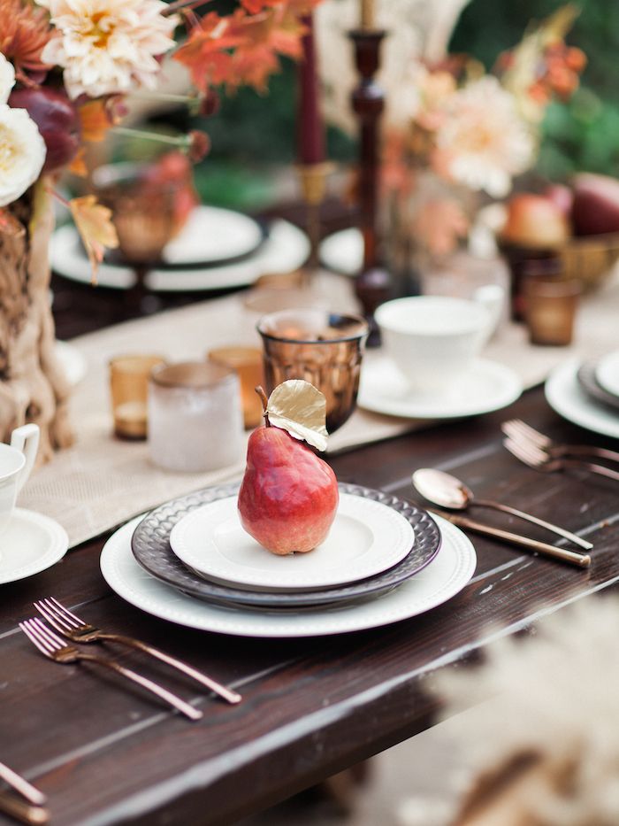 A Thanksgiving Tablescape Styled with Rich Warm Tones - www.theperfectpalette.com - Leslie Dawn Events + Megan Robinson Photography