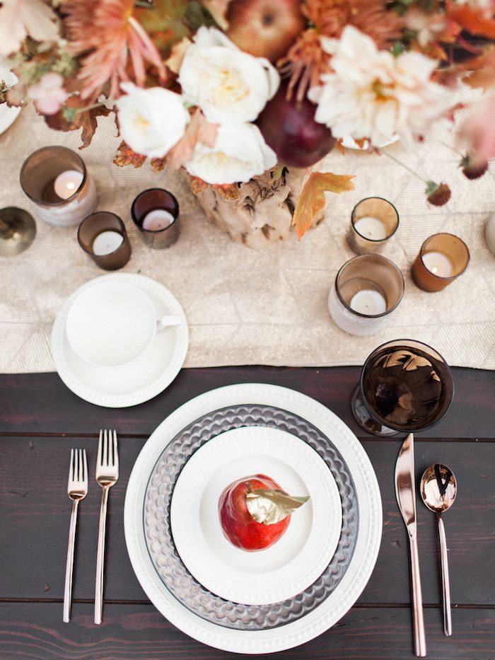 A Thanksgiving Tablescape Styled with Rich Warm Tones - www.theperfectpalette.com - Leslie Dawn Events + Megan Robinson Photography