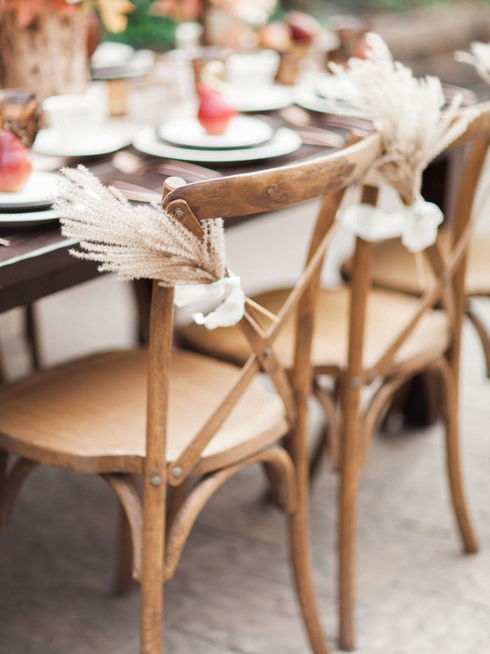 A Thanksgiving Tablescape Styled with Rich Warm Tones - www.theperfectpalette.com - Leslie Dawn Events + Megan Robinson Photography