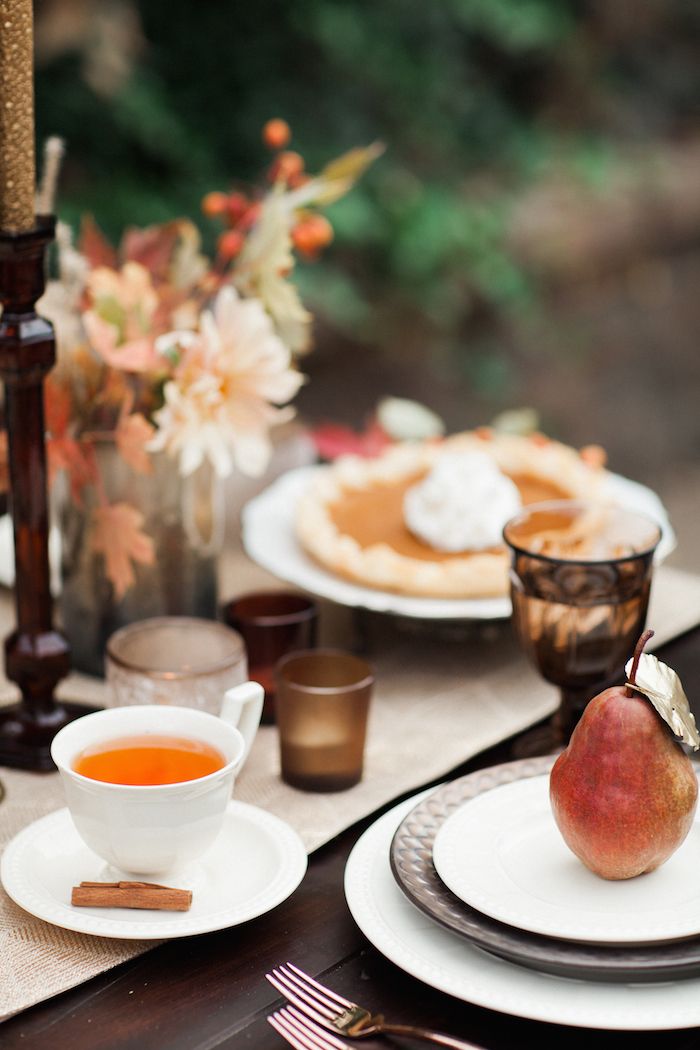 A Thanksgiving Tablescape Styled with Rich Warm Tones - www.theperfectpalette.com - Leslie Dawn Events + Megan Robinson Photography