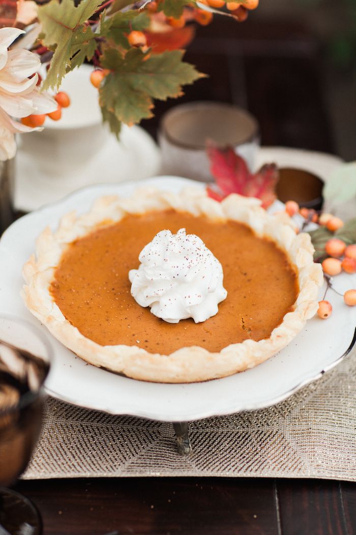 A Thanksgiving Tablescape Styled with Rich Warm Tones - www.theperfectpalette.com - Leslie Dawn Events + Megan Robinson Photography