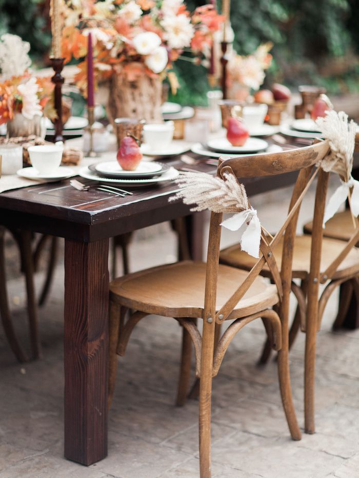 A Thanksgiving Tablescape Styled with Rich Warm Tones - www.theperfectpalette.com - Leslie Dawn Events + Megan Robinson Photography