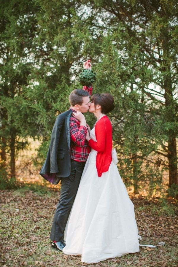 Pretty Plaid Holiday Inspired Wedding Ideas - www.theperfectpalette.com - Creative Styling Ideas