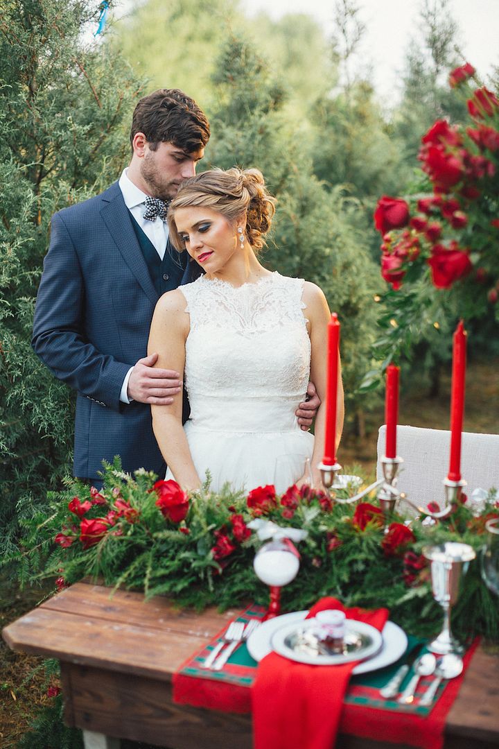 Holiday Inspired Tablescape Ideas - www.theperfectpalette.com - Styled by The Bride Link + Custom Love Gifts, Photography by JoPhoto, Florals by L.B. Floral.