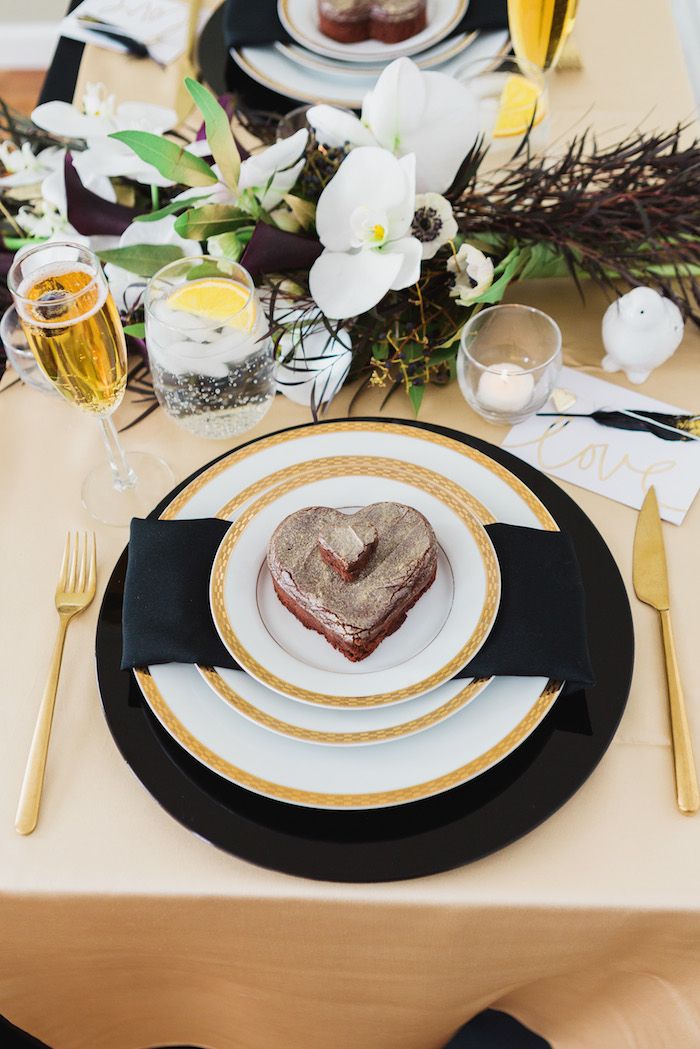 New Year's Eve Party Ideas | Dinner For Two - www.theperfectpalette.com - Amanda Hendrickson Photography, Styled by Muyly Miller Weddings