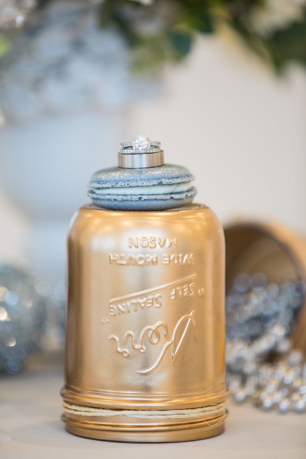 Sparkle and Champagne | Winter Inspiration - www.theperfectpalette.com - Joanna Moss Photography 