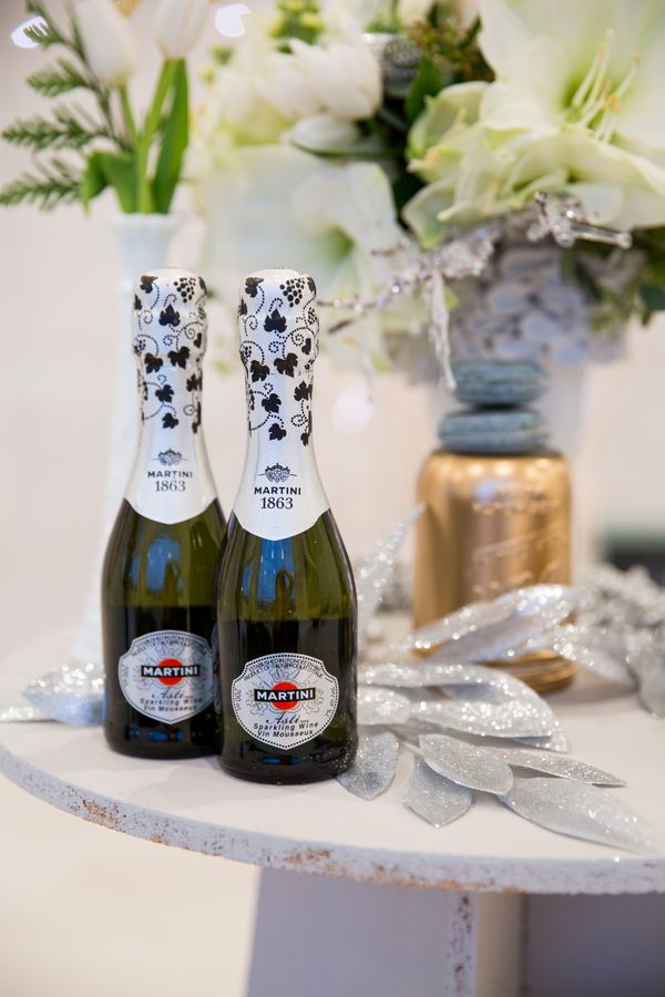 Sparkle and Champagne | Winter Inspiration - www.theperfectpalette.com - Joanna Moss Photography 