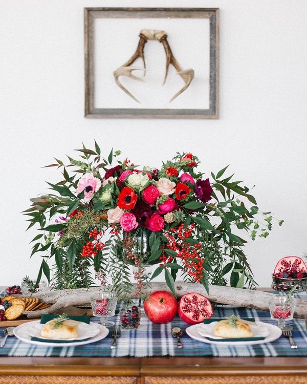  5 Styling Tips for a Pretty Plaid Tablescape - www.theperfectpalette.com - The Southern Style Guide & Christine LeGrand Photography