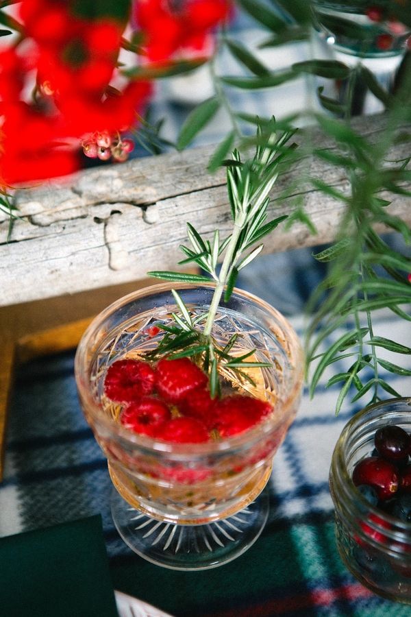  5 Styling Tips for a Pretty Plaid Tablescape - www.theperfectpalette.com - The Southern Style Guide & Christine LeGrand Photography