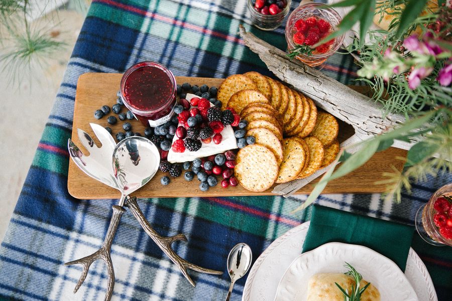  5 Styling Tips for a Pretty Plaid Tablescape - www.theperfectpalette.com - The Southern Style Guide & Christine LeGrand Photography