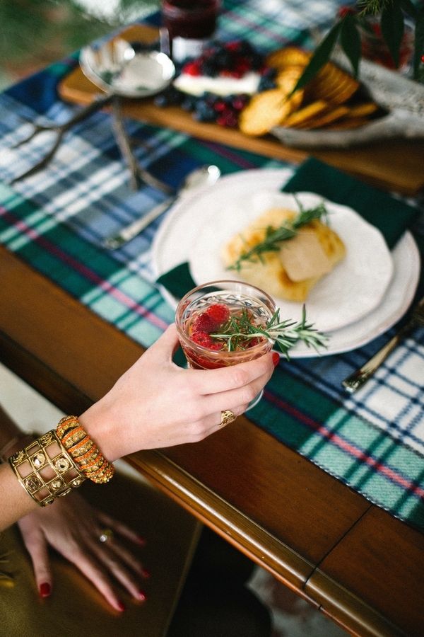  5 Styling Tips for a Pretty Plaid Tablescape - www.theperfectpalette.com - The Southern Style Guide & Christine LeGrand Photography