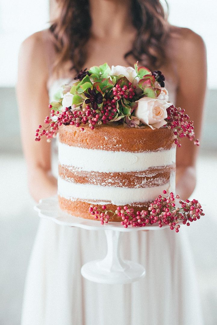 Styled Pretty: Winter Wedding Inspiration - www.theperfectpalette.com - Hilary Grace Photography - florals by Bonney Blooms