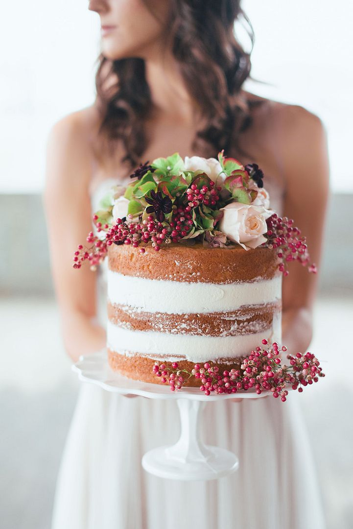 Styled Pretty: Winter Wedding Inspiration - www.theperfectpalette.com - Hilary Grace Photography - florals by Bonney Blooms