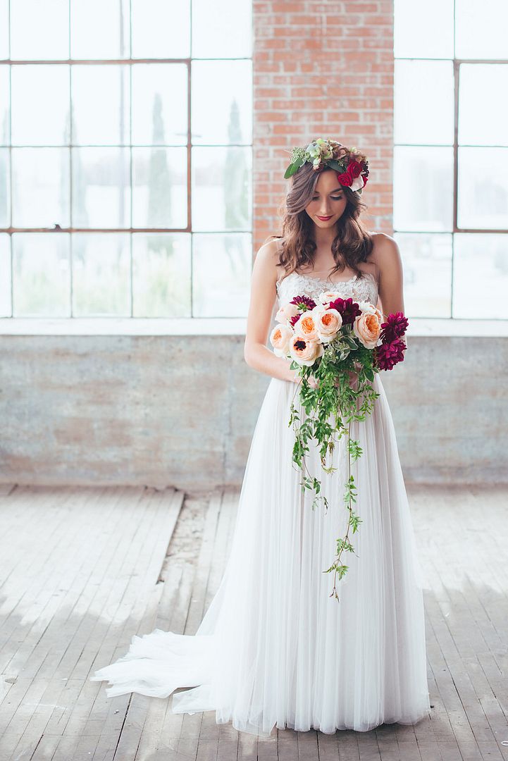 Styled Pretty: Winter Wedding Inspiration - www.theperfectpalette.com - Hilary Grace Photography - florals by Bonney Blooms