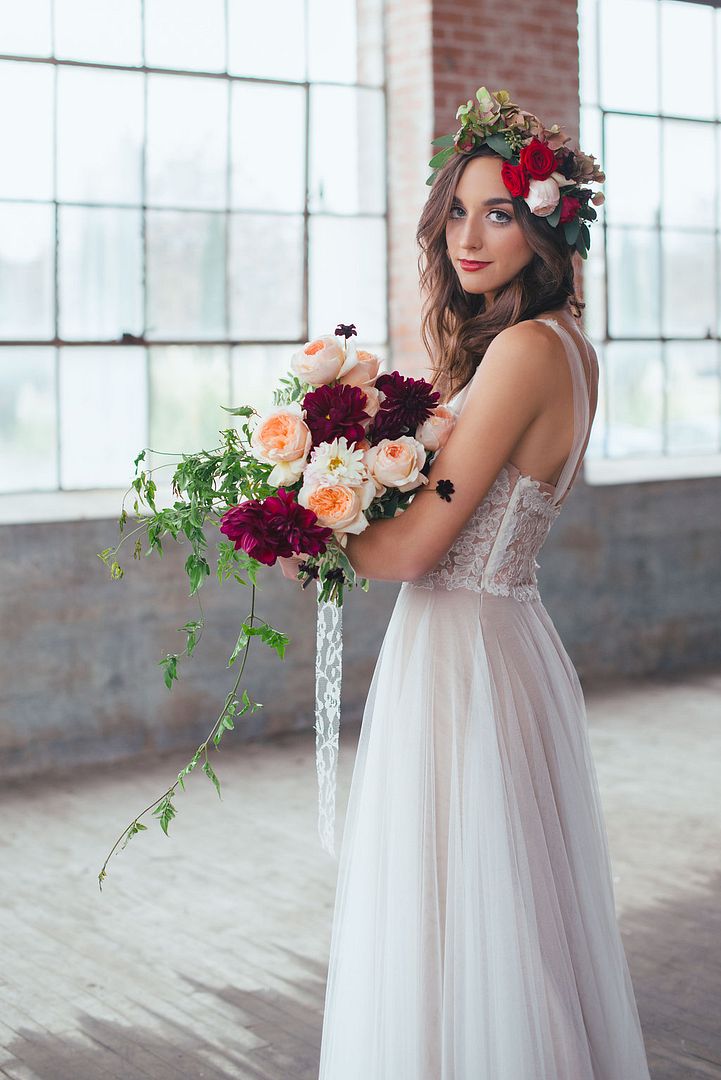 Styled Pretty: Winter Wedding Inspiration - www.theperfectpalette.com - Hilary Grace Photography - florals by Bonney Blooms