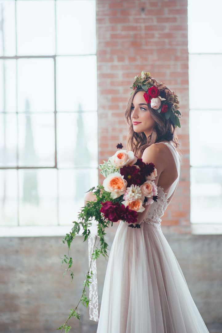 Styled Pretty: Winter Wedding Inspiration - www.theperfectpalette.com - Hilary Grace Photography - florals by Bonney Blooms