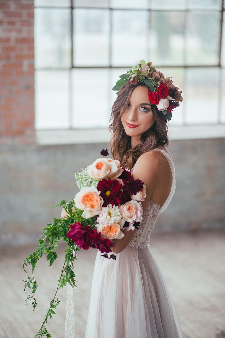 Styled Pretty: Winter Wedding Inspiration - www.theperfectpalette.com - Hilary Grace Photography - florals by Bonney Blooms