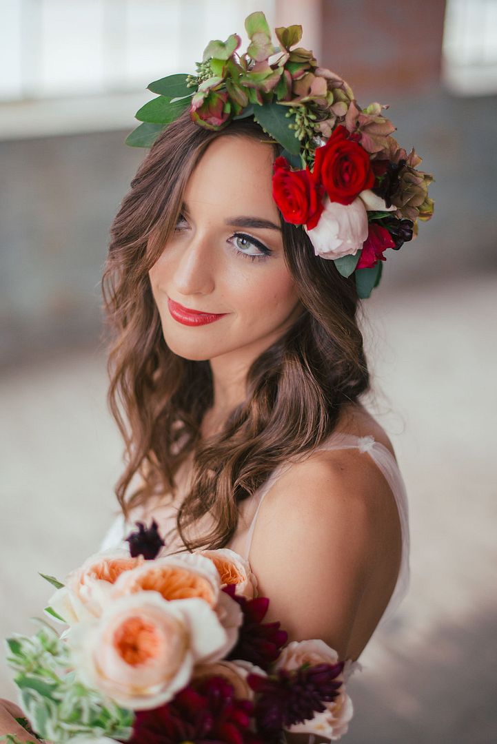 Styled Pretty: Winter Wedding Inspiration - www.theperfectpalette.com - Hilary Grace Photography - florals by Bonney Blooms