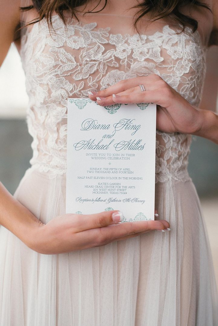 Styled Pretty: Winter Wedding Inspiration - www.theperfectpalette.com - Hilary Grace Photography - florals by Bonney Blooms