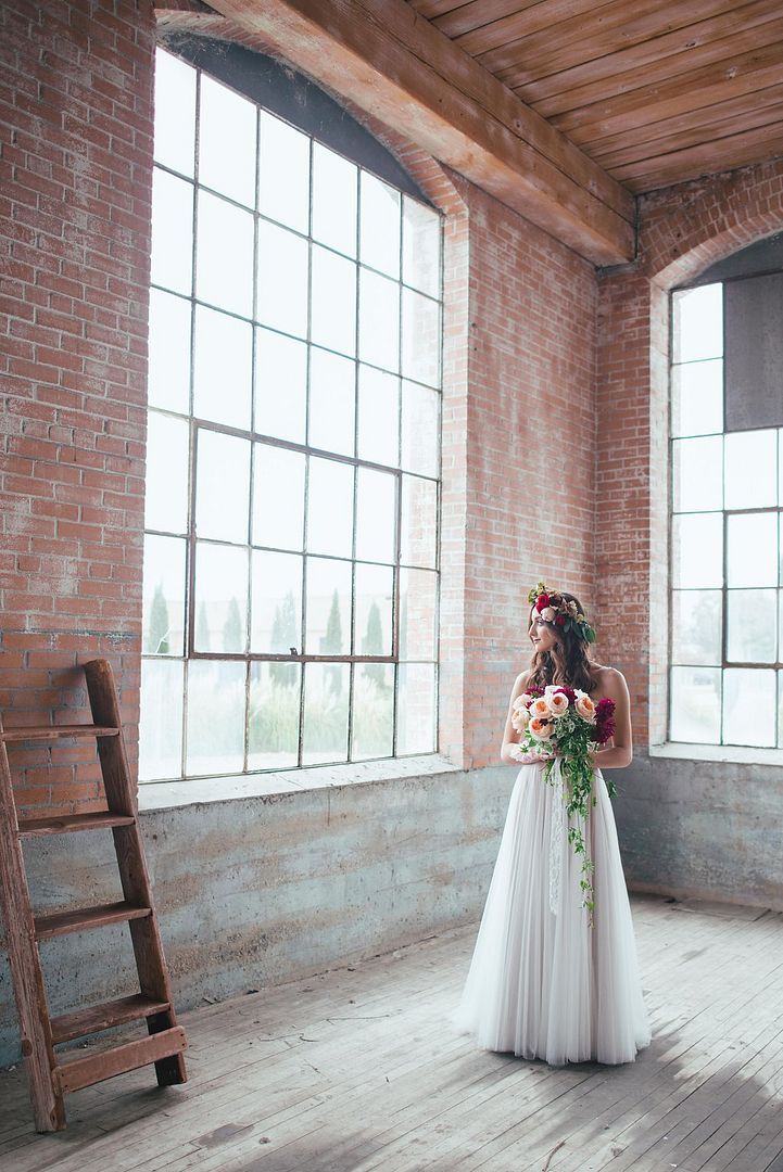 Styled Pretty: Winter Wedding Inspiration - www.theperfectpalette.com - Hilary Grace Photography - florals by Bonney Blooms