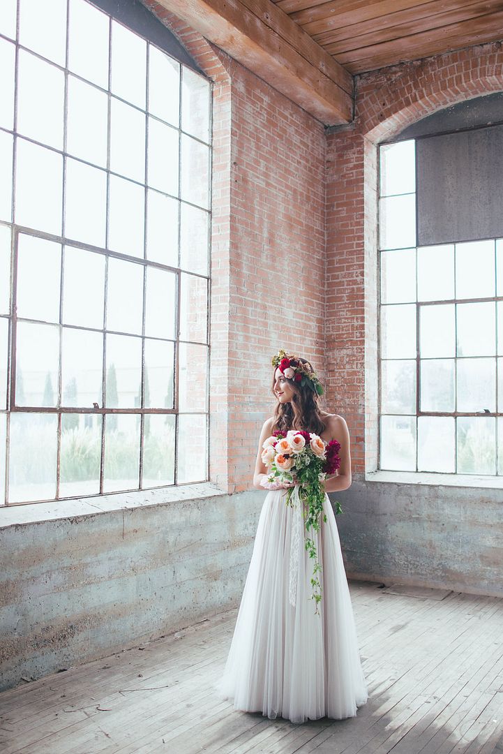 Styled Pretty: Winter Wedding Inspiration - www.theperfectpalette.com - Hilary Grace Photography - florals by Bonney Blooms