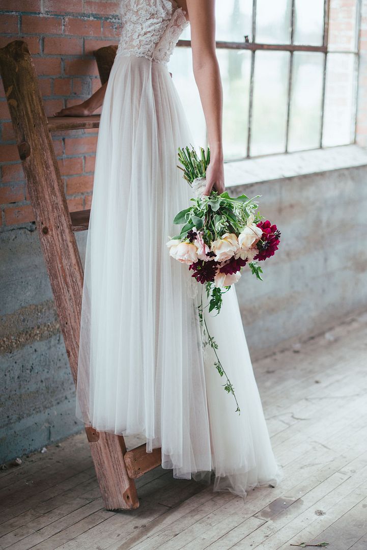 Styled Pretty: Winter Wedding Inspiration - www.theperfectpalette.com - Hilary Grace Photography - florals by Bonney Blooms