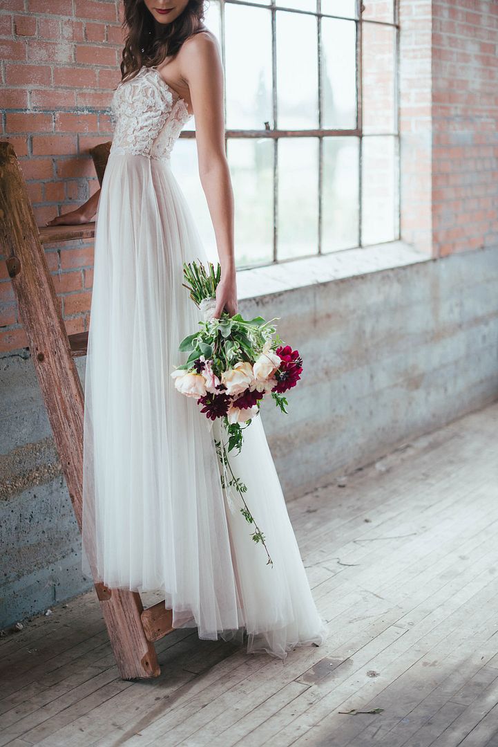 Styled Pretty: Winter Wedding Inspiration - www.theperfectpalette.com - Hilary Grace Photography - florals by Bonney Blooms