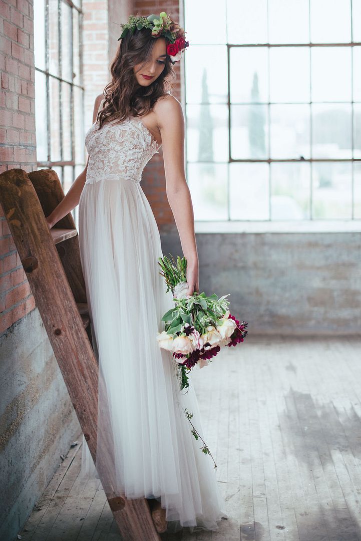 Styled Pretty: Winter Wedding Inspiration - www.theperfectpalette.com - Hilary Grace Photography - florals by Bonney Blooms