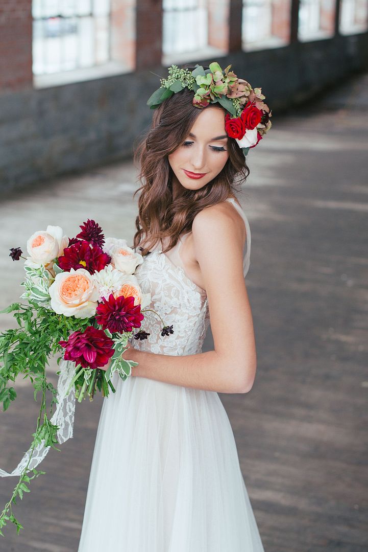 Styled Pretty: Winter Wedding Inspiration - www.theperfectpalette.com - Hilary Grace Photography - florals by Bonney Blooms