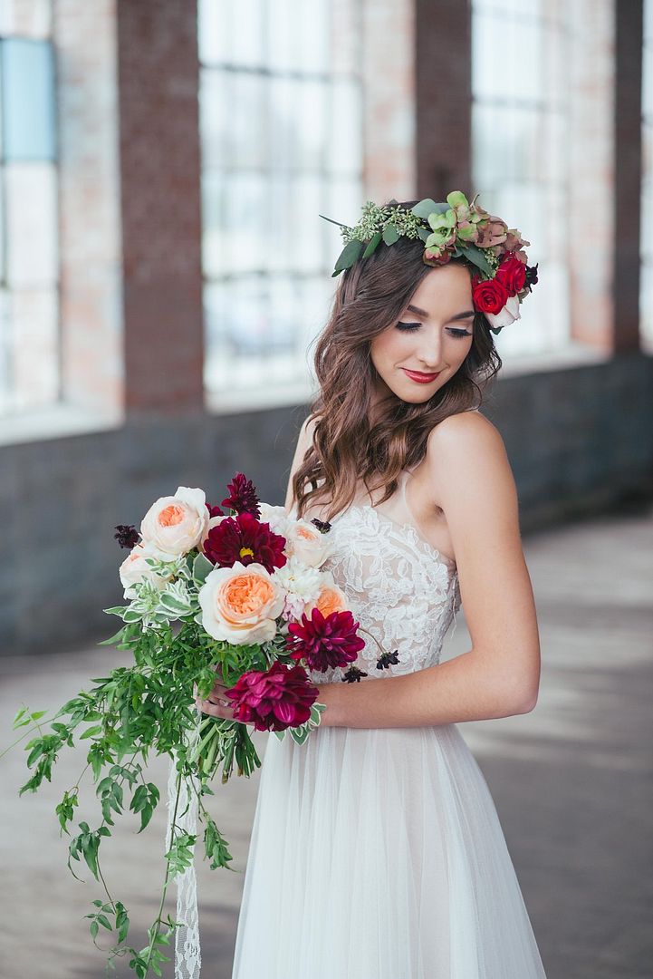 Styled Pretty: Winter Wedding Inspiration - www.theperfectpalette.com - Hilary Grace Photography - florals by Bonney Blooms