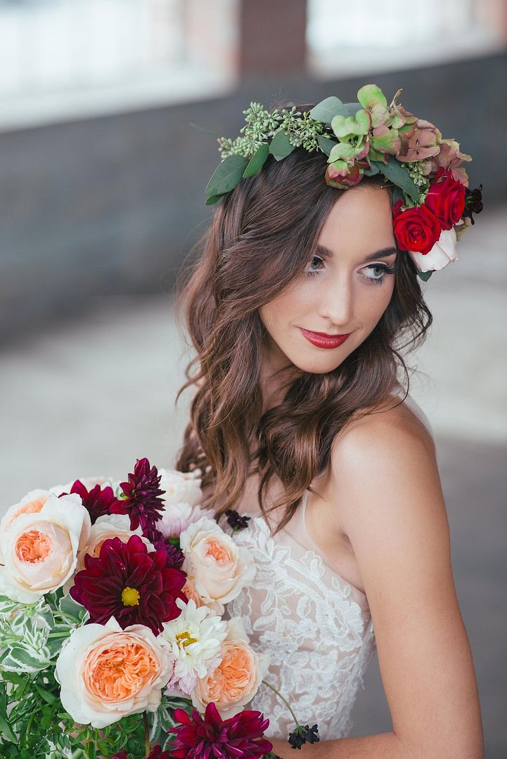 Styled Pretty: Winter Wedding Inspiration - www.theperfectpalette.com - Hilary Grace Photography - florals by Bonney Blooms