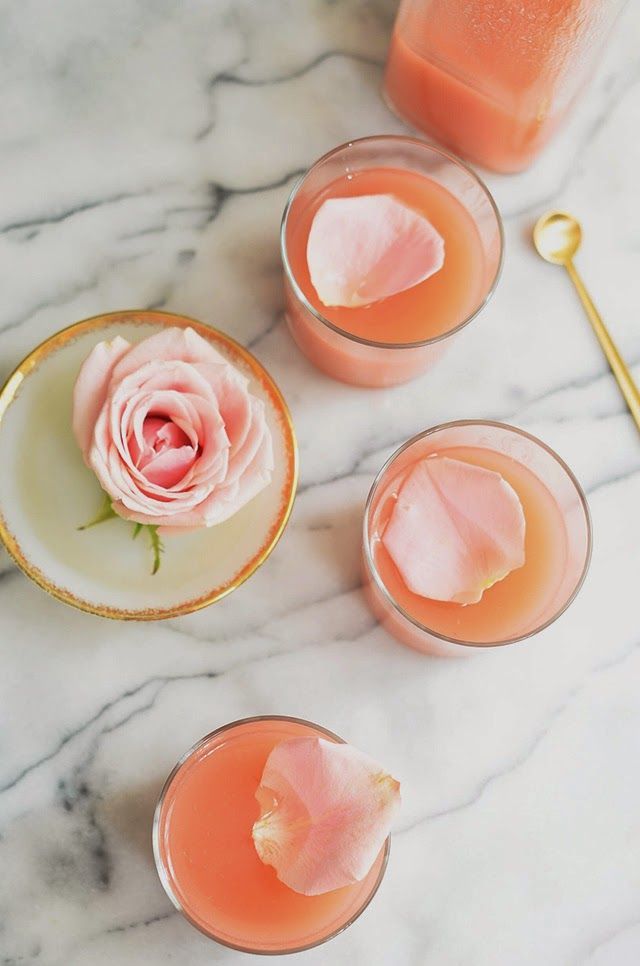 Pretty peach Wedding Inspiration - www.theperfectpalette.com - Color Ideas for Weddings + Parties