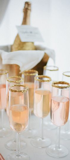 Pretty peach Wedding Inspiration - www.theperfectpalette.com - Color Ideas for Weddings + Parties