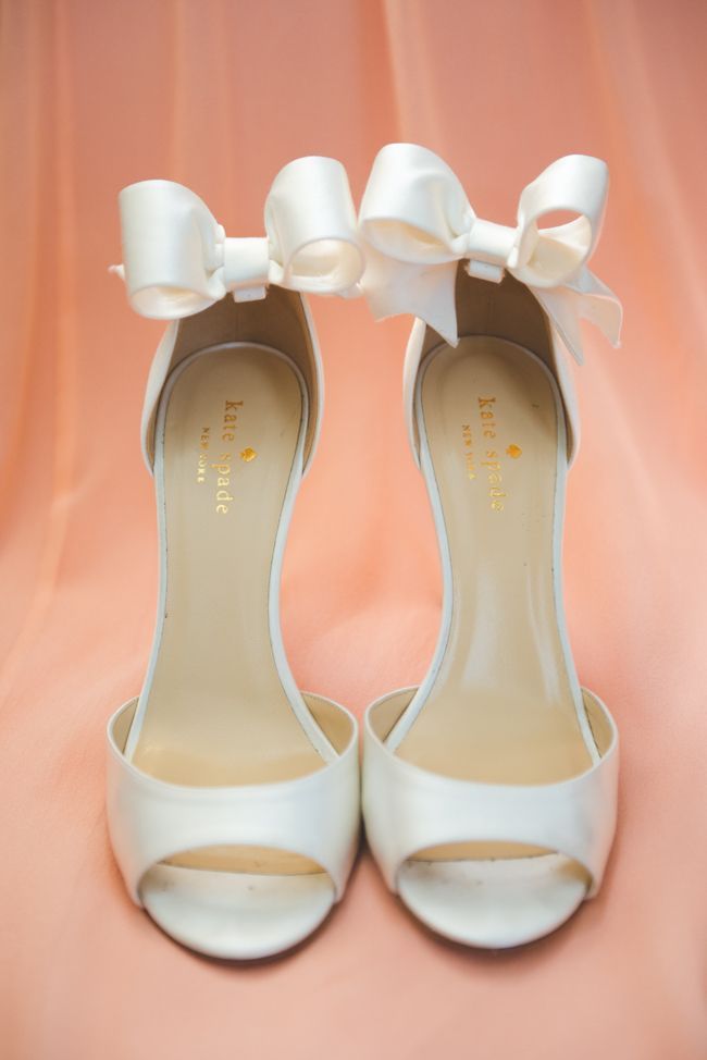 Pretty peach Wedding Inspiration - www.theperfectpalette.com - Color Ideas for Weddings + Parties