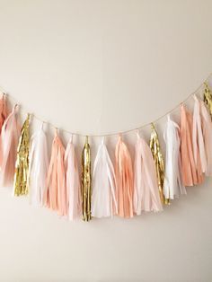 Pretty peach Wedding Inspiration - www.theperfectpalette.com - Color Ideas for Weddings + Parties