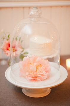 Pretty peach Wedding Inspiration - www.theperfectpalette.com - Color Ideas for Weddings + Parties