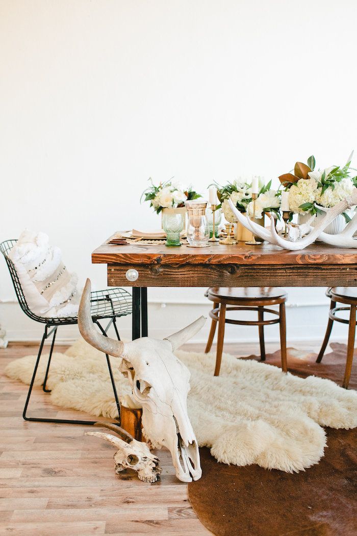 Chic + Stylish Dinner Party - www.theperfectpalette.com - Beijos Events, Megan Welker Photography, MV Florals