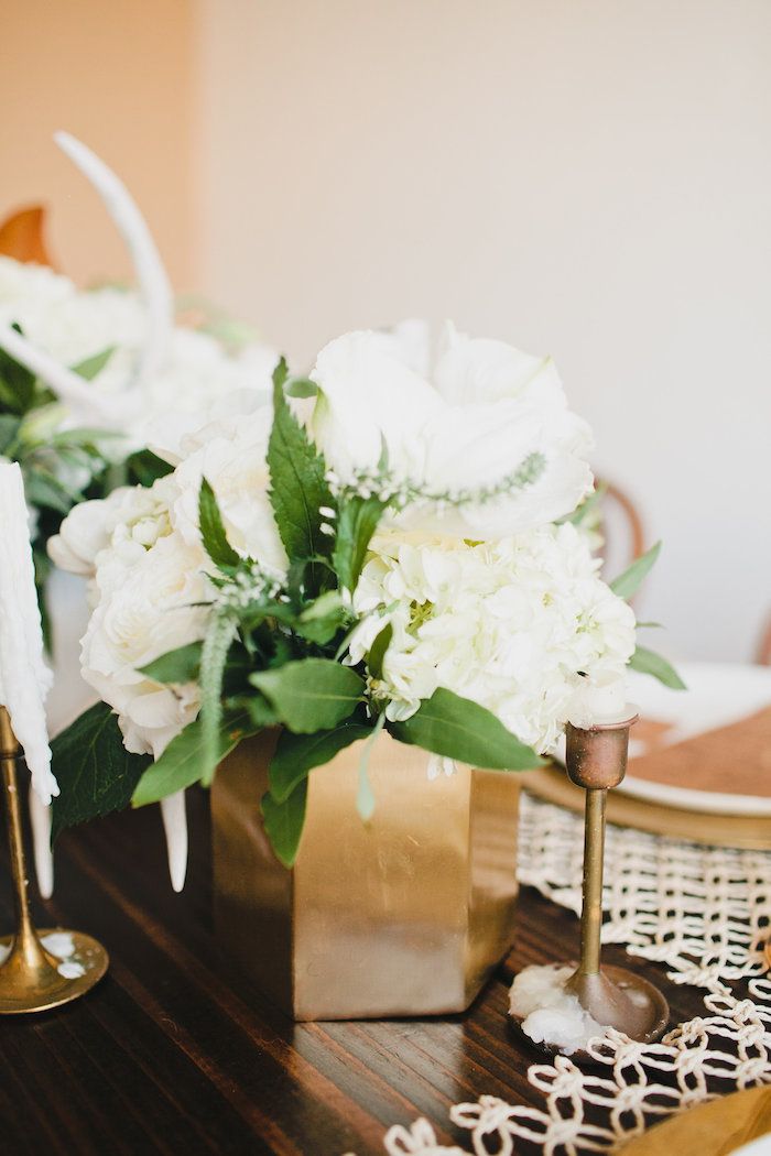 Chic + Stylish Dinner Party - www.theperfectpalette.com - Beijos Events, Megan Welker Photography, MV Florals