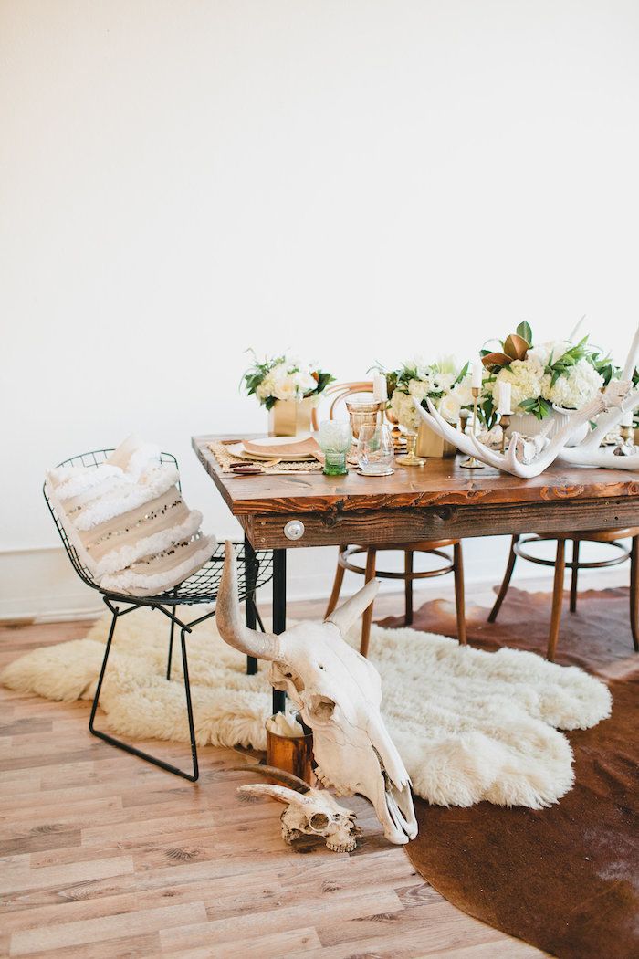 Chic + Stylish Dinner Party - www.theperfectpalette.com - Beijos Events, Megan Welker Photography, MV Florals