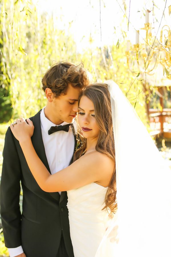 Romantic Gothic Styled Shoot - www.theperfectpalette.com - Gabrielle Von Heyking Photographie, Flower Gallery of Asheville